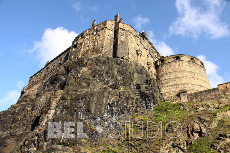 Эдинбургский замок (Edinburgh Castle)  — древняя крепость на Замковой скале. 