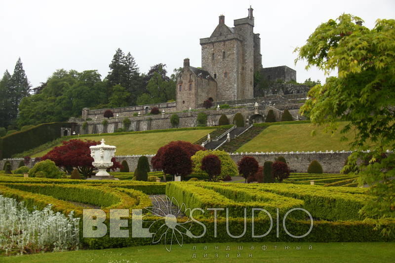 Drumond Castle Gardens. Пертшир