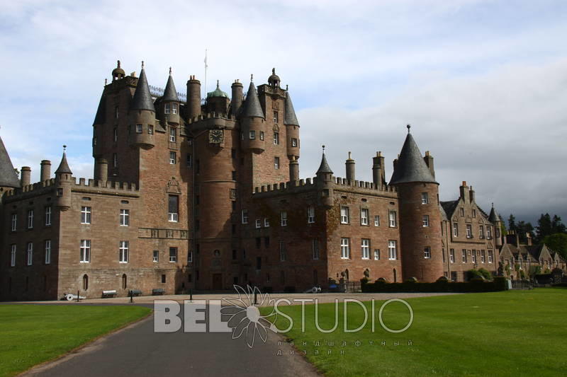 Glamis Castle Gardens 