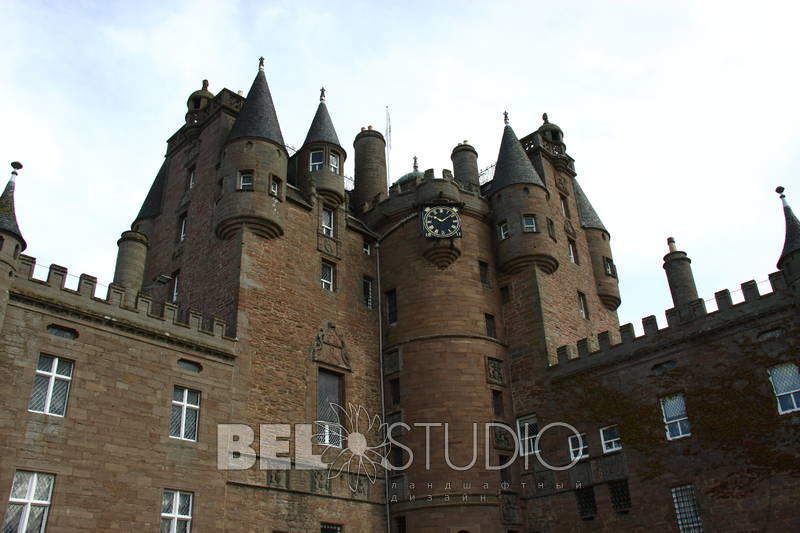 Glamis Castle Gardens 