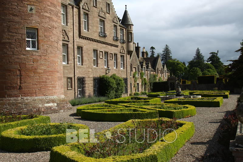 Glamis Castle Gardens 