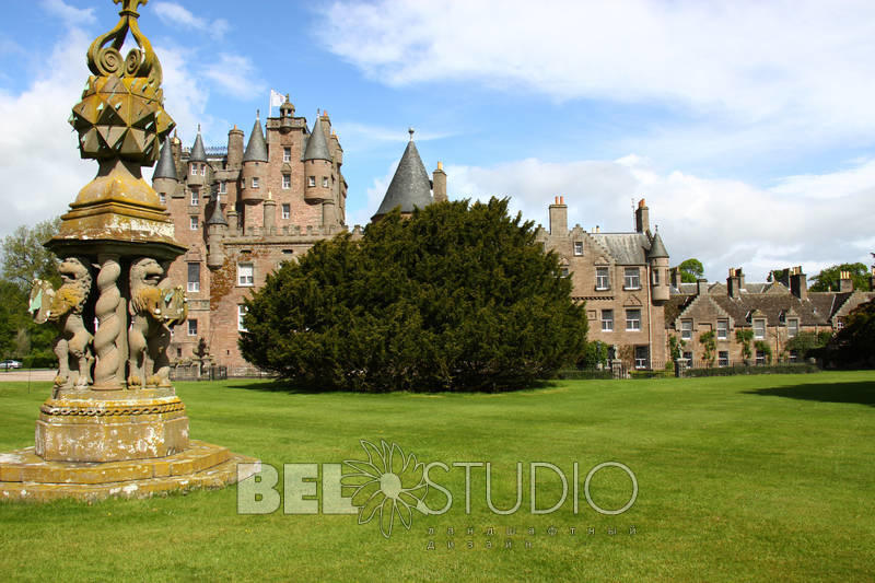 Glamis Castle Gardens 