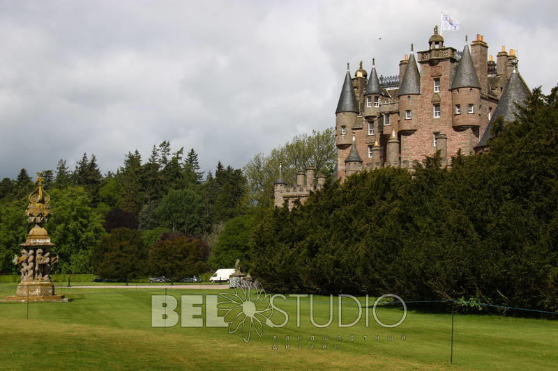 Glamis Castle Gardens 