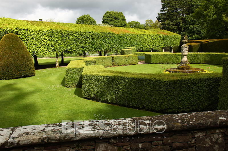 Итальянский сад. Glamis Castle Gardens 