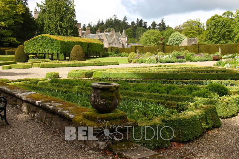 Итальянский сад. Glamis Castle Gardens 