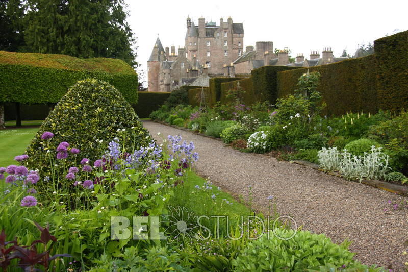 Итальянский сад. Glamis Castle Gardens 