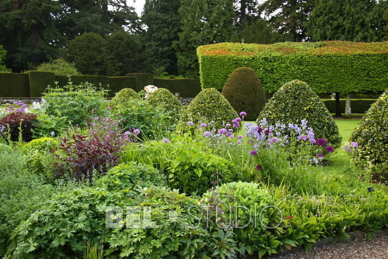 Итальянский сад. Glamis Castle Gardens 