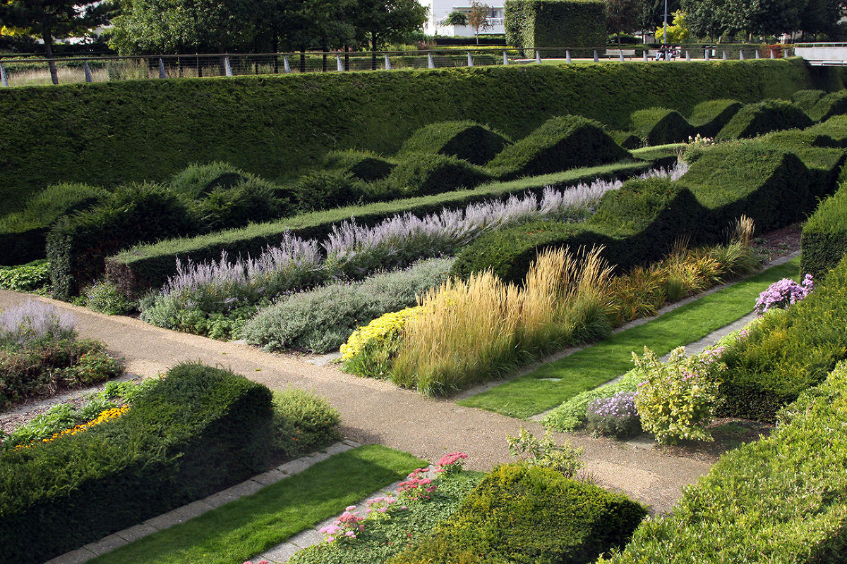 Thames Barrier Park. Лондон. осень, сентябрь