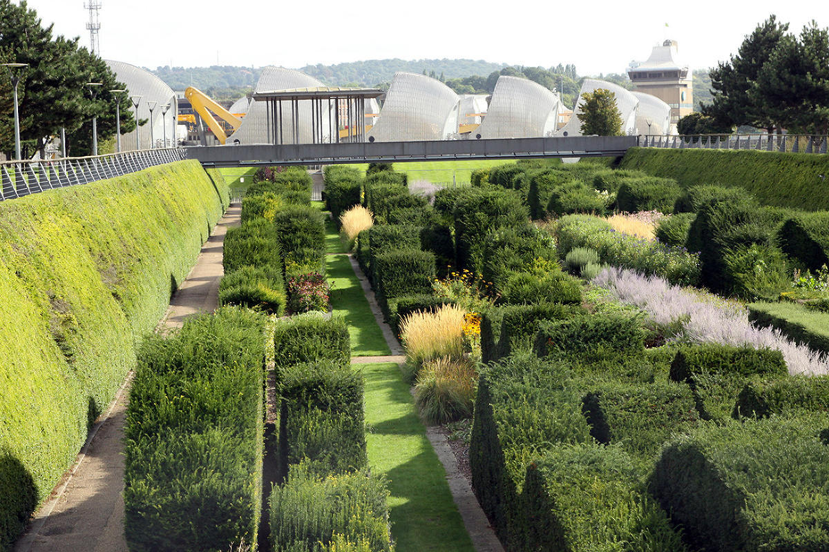 Thames Barrier Park. Лондон. осень, сентябрь